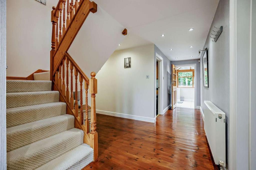Beautiful 4-5 Bedroom Village House With Rural Views Salford  Kültér fotó